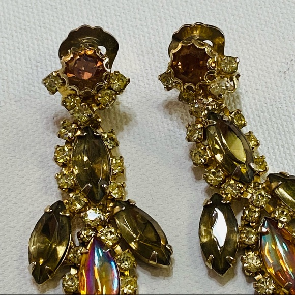 VINTAGE RHINESTONE GOLD TONE ELEGANT CLIP ON EARRINGS - Picture 5 of 11